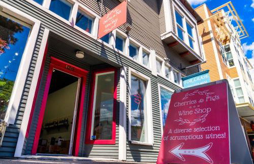 Stay Portland - The Tiny Oasis Steps to Local Coffee & Restaurants - Photo 62