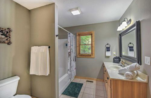 Great for Families! Lavish Hiawassee Cabin - Foto 15