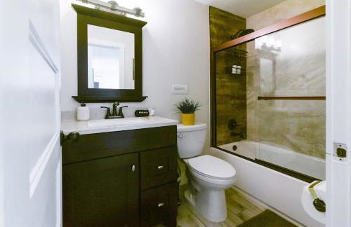 Hot Tub 5 min to beach King Bed - Foto 12