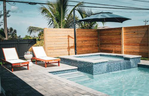 Luxurious Waterfront Home with Heated Pool and Jacuzzi - Foto 1