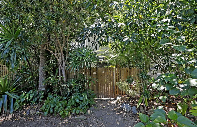 Tropical Unit with Private Fenced Garden Close to The Beach 3 - Foto 12