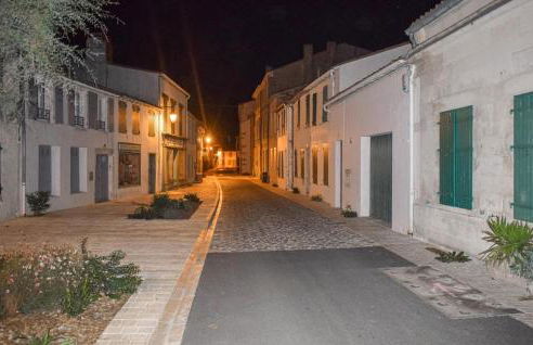 2 Bedroom Amazing Home In Ars-En-Ré - Foto 9