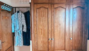 Apartment with Huge Deck Nestled in Marvelous Gardens - Nidos - Foto 5, wardrobe