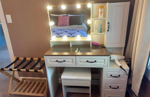 NEW! Urban Oasis, Chic 3-BR 2-BA Corner Unit, Steps Away from NYC! - Foto 23