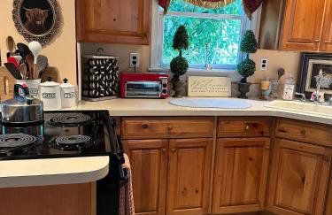 Historic Home near Stony Brook Village & Beach - Foto 39