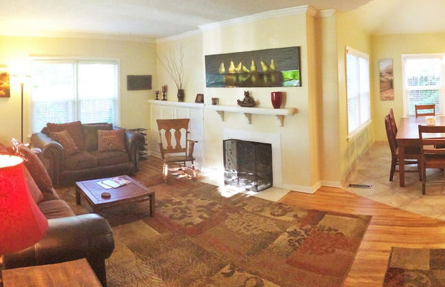 House at the Foot of the Mountains - Foto 1