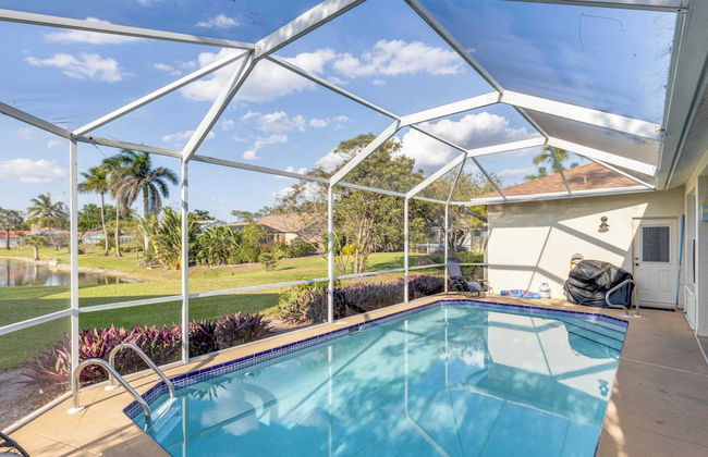 Private Pool, Pond Views, & Bonus Lounge in Gated Naples Community Drive to Dining & Sand - Foto 34