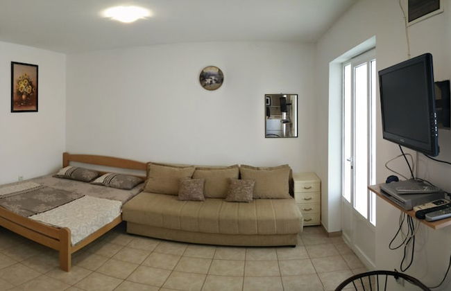 Maki Apartments - Photo 2