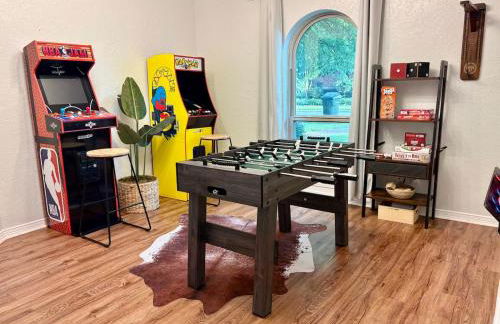 5BR Family Oasis with Pool and Game Room - Foto 40