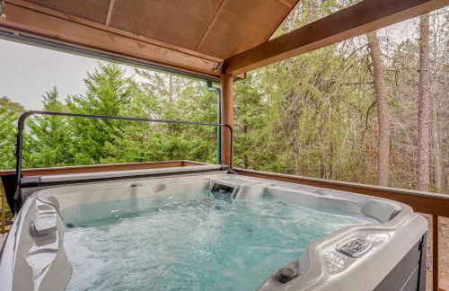 Steps to Lake Lanier Wooded Escape with Boat Dock - Foto 31