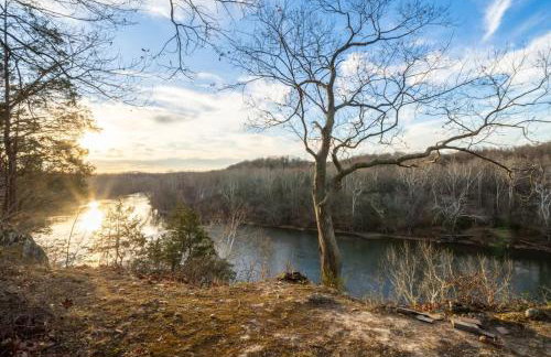 Exclusive Wooded Chalet w Magnificent River Views - Foto 30