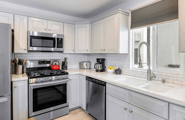 Sandy by Avantstay Oceanview, Steps to Beach Patio w/ Fire Pit + Dining Area - Foto 11