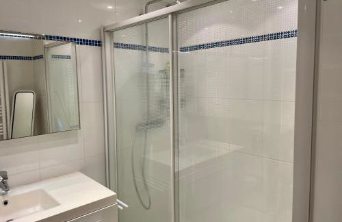 Spacious Bay View La Baule floor 9 Parking - Photo 13