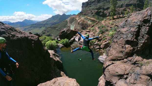 Descenso de cañones en el barranco de la Manta - Foto 2