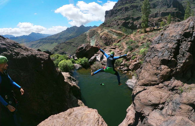 Descenso de cañones en el barranco de la Manta - Foto 2