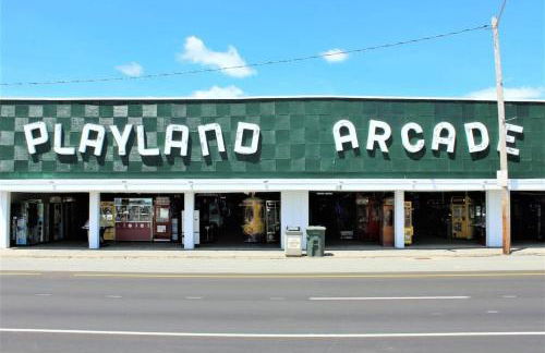 Newly Renovated Private Balcony Steps to Beach - Foto 32