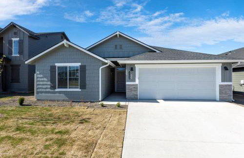 BRAND NEW 4-BDRM HOME Farmhouse at Grand Rapids - Foto 2