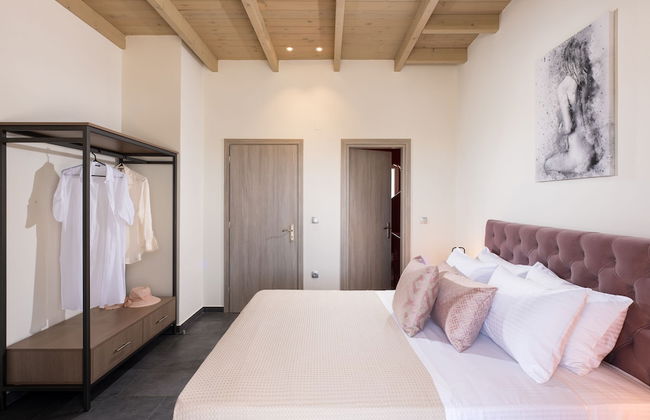 Ionian Mansion - Photo 2