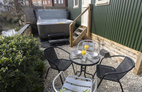 Riverside Cottage & Shepherd’s Hut with Hot Tub - Foto 32