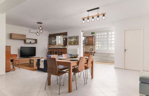 Domelia's Luxury Apartments near Airport & beach - Foto 52