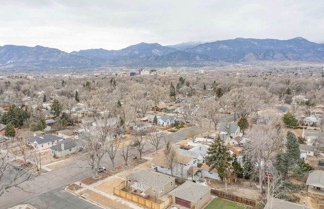 2BR Central Location Big Backyard & Dog Friendly! - Photo 53