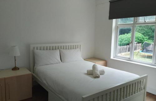 4 bedroom Home Family or Work Stay London - Photo 6