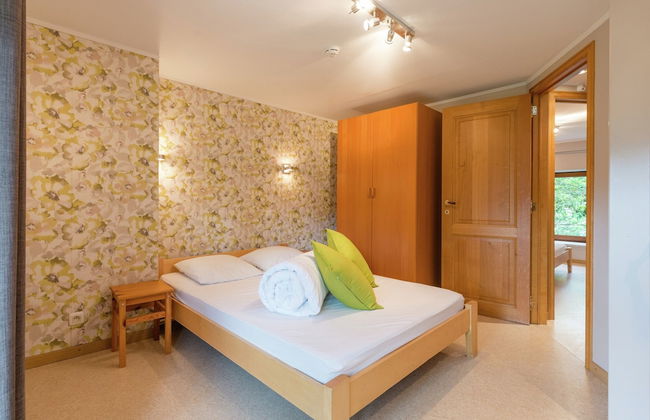 Holiday Home with Sauna, Garden, Terrace, BBQ & Fireplace - Photo 4