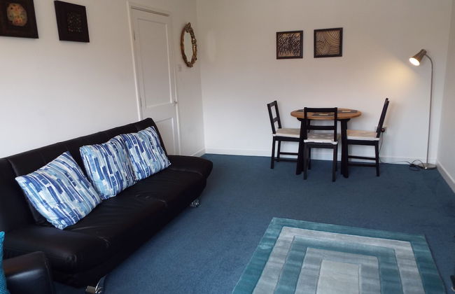 Ideal Central Edinburgh Location With On-site Private Parking - Photo 4
