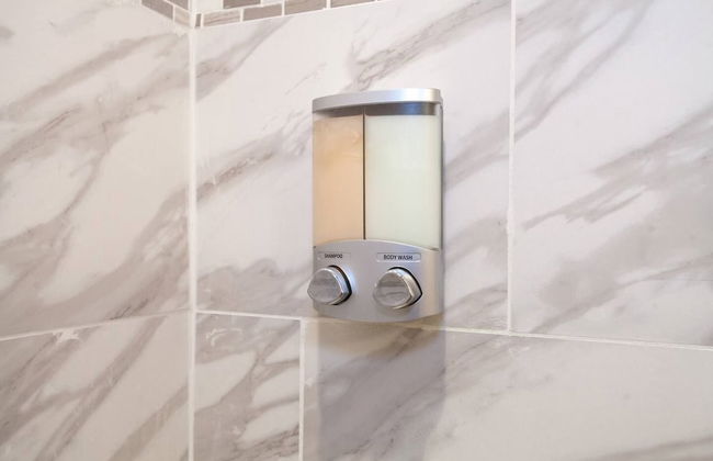 Lux Condo Near Boston - 3 King Beds 2 Bath-parking - Foto 20