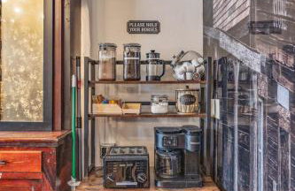 Historic Yellowstone Saloon - Foto 20