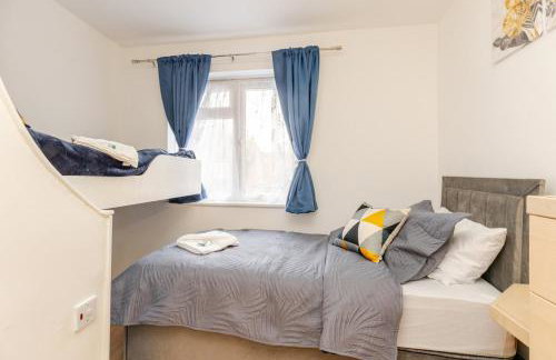 Modern & Spacious 3BR House Bracknell - Berkshire - Photo 18