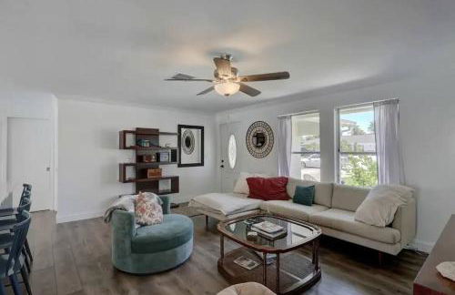 HIDDEN GEM - Family Friendly Pool Home -Welcome - Photo 28