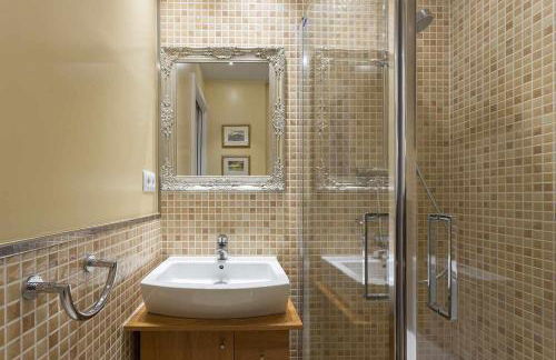 Beautiful & Luxury Apartment centrally-located - Photo 13