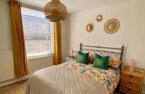 No 3, apartment in the heart of Bridport, Dorset - Photo 24