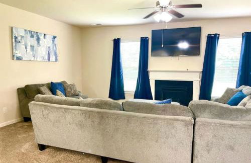 Spacious Home, Patio, Yard, WiFi, Near Speedway - Foto 2