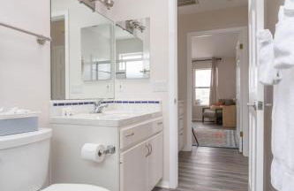 Sunlit La Jolla Village Gem with Peak Ocean Views - Photo 32