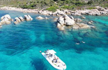 Beachfront Villa Sea & Garden - 2BR - AC - WiFi - BBQ - Parking - Pet Friendly - Foto 19