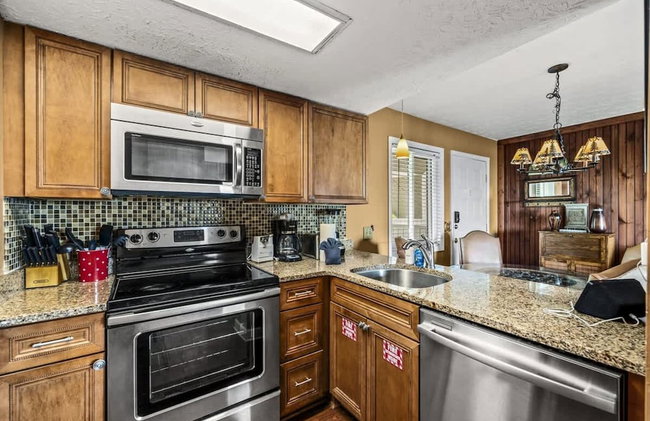 Sleeps 4 Hot Tub Indoor Pool Mountain Views - Photo 16