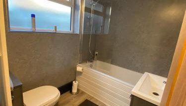 Comfortable 2 bedroom home from home with parking - Foto 4