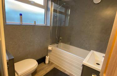 Comfortable 2 bedroom home from home with parking - Foto 4