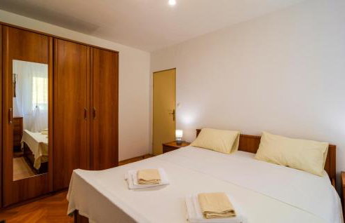 2 Bedroom Amazing Apartment In Split - Foto 9