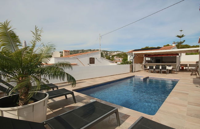 Private Family Retreat With Pool Short Walk to the Sea - Foto 27