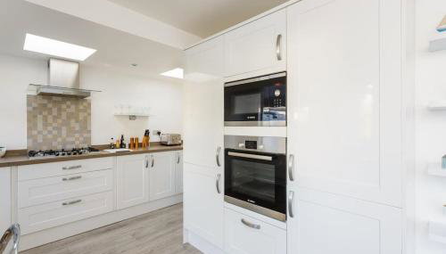 Modern Seaside House with Hot Tub - Foto 2