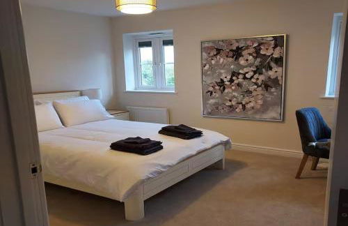 Comfortable 4BR stay in Bourne, Free Parking, Sleeps 7, Families & Contractors Welcome - Foto 11