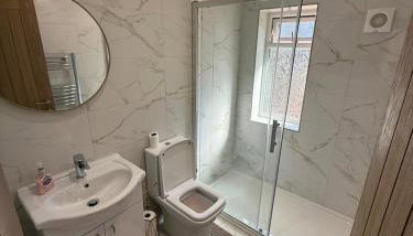 Dudley, Birmingham and Wolverhampton Contractor and Family Stay B69 - Foto 2