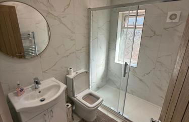 Dudley, Birmingham and Wolverhampton Contractor and Family Stay B69 - Foto 2