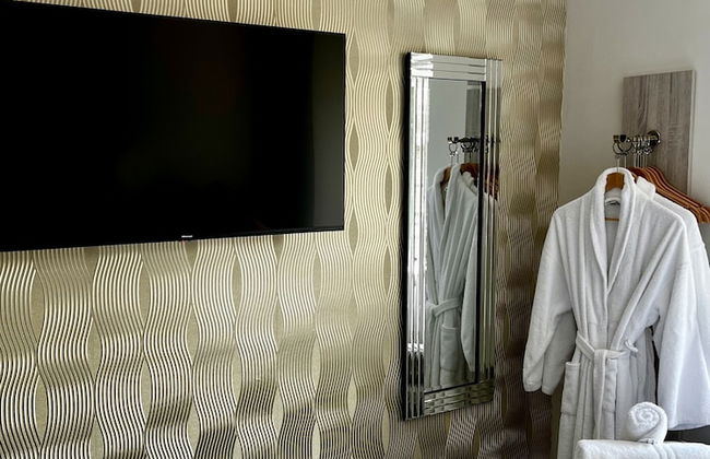 The Mews Boutique Apartments - Photo 2