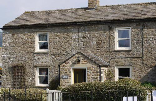 Corner House - Photo 2