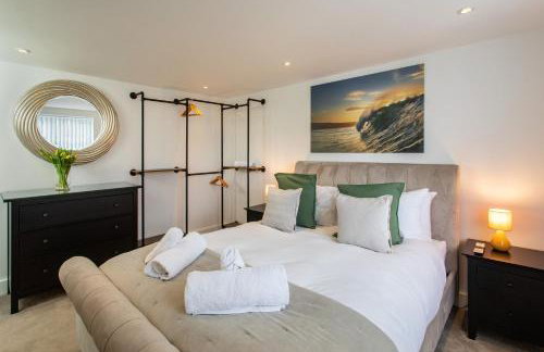 Luxe Detached 3 Bed Luxe House on Exclusive Private Estate Close to Coast Free Hot Tub Sleeps 6 Private Parking for 2 Cars - Photo 12