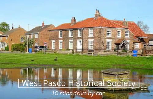 Walk to Downtown - 7min to beach - King bed & Free parking - Foto 52